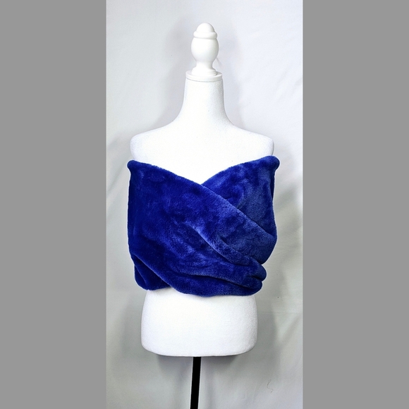 Tops - One Size H&M Blue Faux Mink Tube Top
